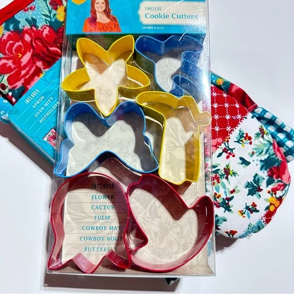 Pioneer Woman Apron Gift Set and Cookie Cutters NEW - Picture 5 of 7